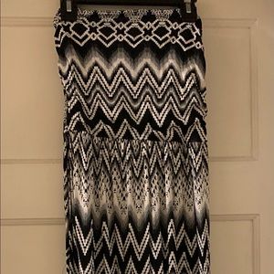 Woman’s strapless sundress.